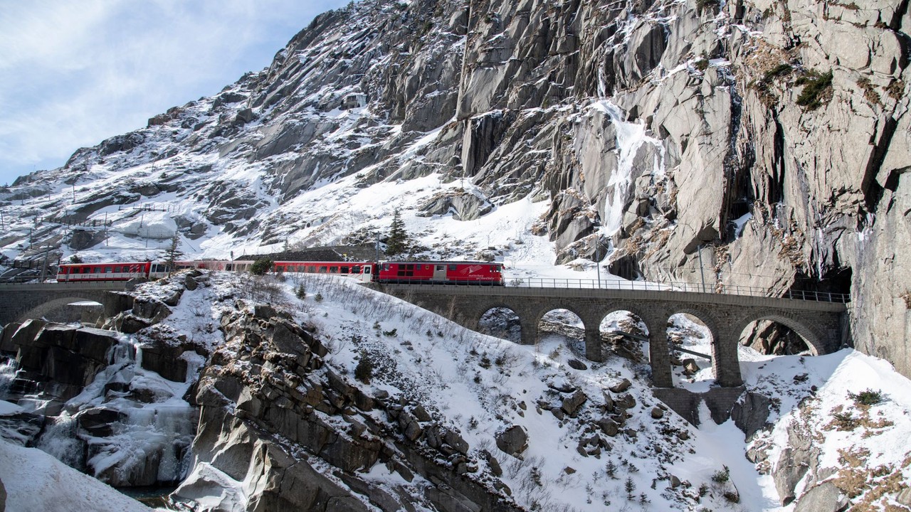 Best eSIM for Switzerland Train Trips This Fall