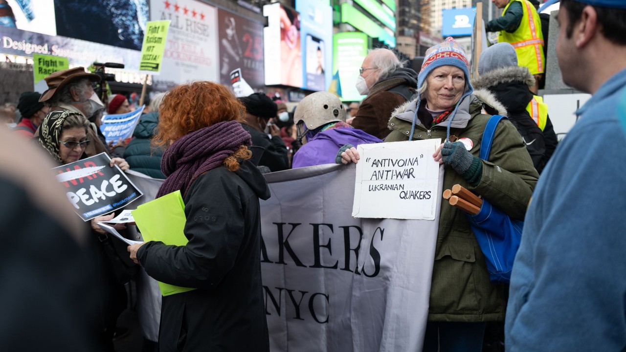 Stay Connected at NYC Thanksgiving Parade 2026
