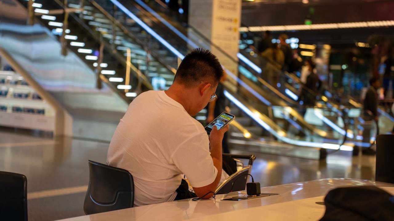 Does an eSIM Work in Singapore? Coverage & Setup Tips
